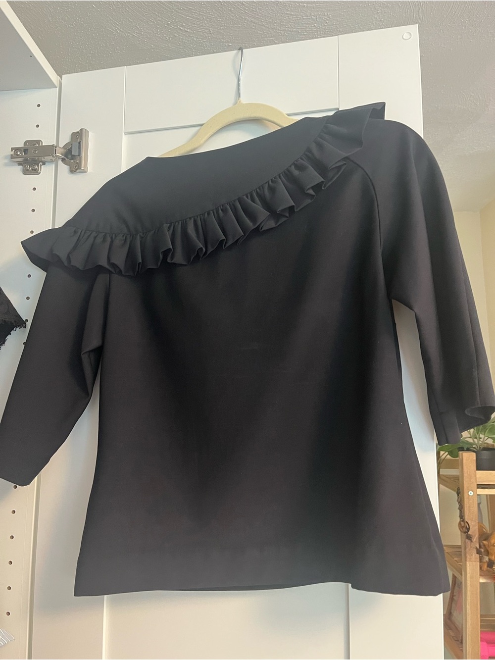 Paskal Ruffled Black Top - Picture 3 of 3
